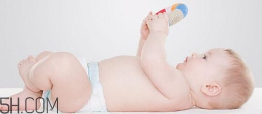 怎樣判斷寶寶是否患有羅圈腿？怎樣自己在家給寶寶做體檢？