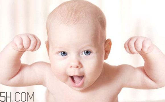 寶寶腿紋不對(duì)稱是怎么回事？嬰幼兒的生長發(fā)育標(biāo)準(zhǔn)是怎樣的？