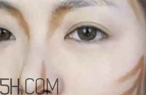 修容棒可以直接用嗎？用刷子還是用手是一個問題