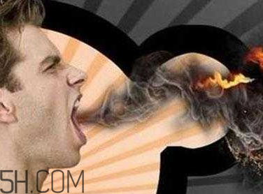 口臭是體內(nèi)器官生了?。靠诔舻脑蚍治?></p><h3>口臭的原因分析</h3><p>便秘原因：容易出現(xiàn)便秘的女人也是同樣會直接導(dǎo)致口臭的情況，因為這是便秘引起體內(nèi)毒素的增多，不能夠及時排出體外，導(dǎo)致一些氣體通過食道傳到口腔中，所以就會有口臭的情況，這也是比較常見的一個原因。</p><p>咽炎原因：患有咽炎的女人在咽喉都會有發(fā)炎或者是干燥的情況，所以這樣對于細(xì)菌來說，就有了繁殖的環(huán)境，所以時間久了，也是會伴有口臭的可能，但是這樣的情況是比較容易緩解。</p><p>節(jié)食原因：很多女人都是用節(jié)食的方式來達(dá)到減肥的效果，但是很多時候食物的減少，會減少口腔的運(yùn)動和咬合，這樣對于唾液的分泌帶來了障礙，會造成口腔的細(xì)菌增長，這樣在減肥的時候，是會直接引起口臭的情況，所以節(jié)食不一定就是好的。</p><p>口腔衛(wèi)生：不注重口腔衛(wèi)生，或者說每天不喜歡刷牙，吃完東西不喜歡漱口，這樣都會導(dǎo)致口腔的細(xì)菌滋生，細(xì)菌滋生的環(huán)境得到擴(kuò)大，這樣對于口臭也提供了有利的條件。</p><p>飲食原因：有的女性朋友在平常的飲食中注重重口味的方式，而且一些重口味的食物會加重口臭的癥狀，當(dāng)然了也會同時引起口臭，所以要注意飲食習(xí)慣。</p><p>熬夜原因：喜歡熬夜的女生，就會容易造成口干的情況，這是因為熬夜之后口腔內(nèi)的唾液會相對減少分泌，這樣對于細(xì)菌的滋生就提供了條件，而且還有可能會造成一些常見的口腔疾病，對于健康的威脅是非常的大，所以要多注意休息，避免熬夜的情況。</p><p>遺傳原因：口臭也是會有遺傳的原因，所以在平時中發(fā)現(xiàn)自己很好的愛護(hù)自己的口腔，在發(fā)現(xiàn)自己的直隸親屬有口臭的情況，那么就能認(rèn)定是因為遺傳的因素。</p><p style=