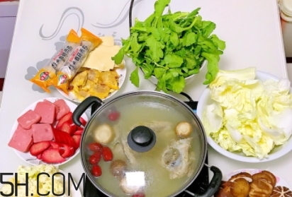番茄鍋火鍋怎么做？自己動(dòng)手更放心