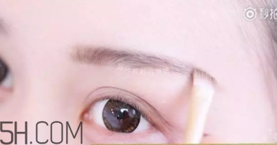 2018年新年妝容怎么化？紅色妝容紅紅火火