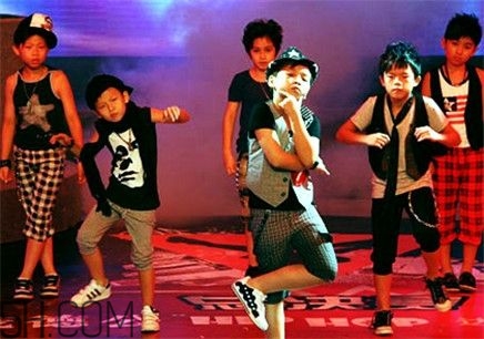 孩子學(xué)街舞好不好？學(xué)街舞好處多多