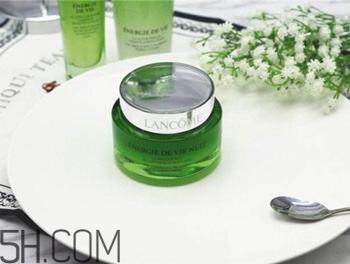 睡眠面膜晚上幾點用好？晚上使用睡眠面膜的正確順序