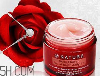 睡眠面膜晚上幾點用好？晚上使用睡眠面膜的正確順序