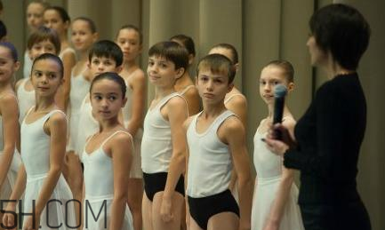 男孩子學跳舞好嗎？學跳舞好處多多