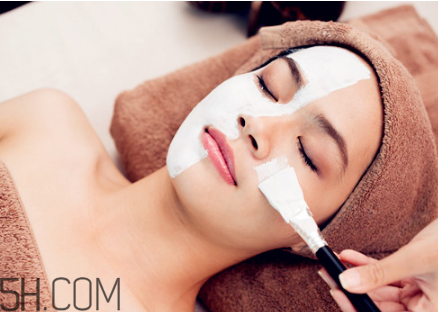 睡眠面膜晚上幾點用好？晚上使用睡眠面膜的正確順序