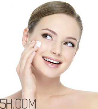 面霜什么時候用最好？保濕面霜哪個牌子好用？