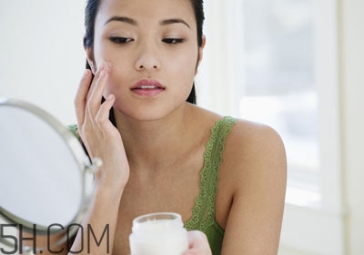 面霜什么時候用最好？保濕面霜哪個牌子好用？