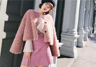 粉色裙子配什么外套？?jī)?yōu)雅時(shí)尚兩不誤