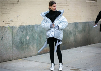 高領(lǐng)毛衣什么顏色好看 看顏色更看搭配