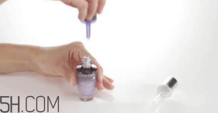 蘭蔻小黑瓶安瓶精華前需要擦乳液?jiǎn)幔刻m蔻小安瓶打開步驟圖解