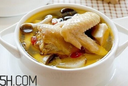 香菇燉雞用什么香菇好？干香菇是關(guān)鍵