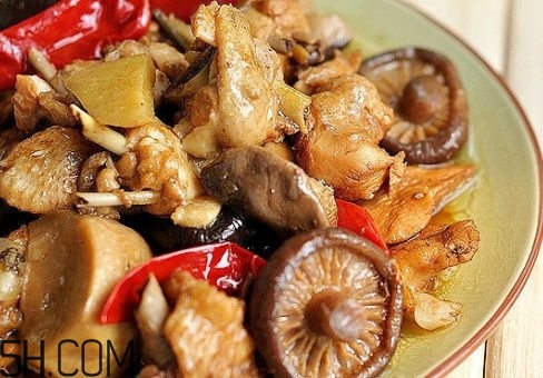 香菇燉雞用什么香菇好？干香菇是關(guān)鍵