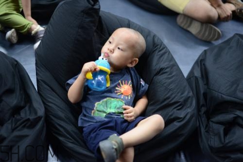 兒童翹二郎腿有何危害？蹺二郎腿危害多多