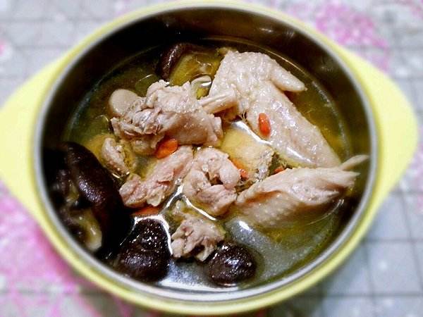 香菇燉雞用什么香菇好？干香菇是關(guān)鍵