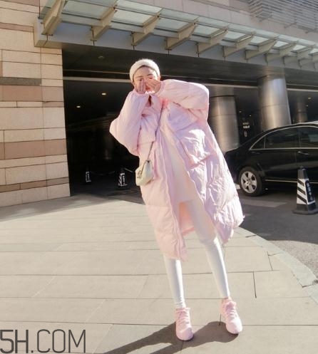 粉色面包服配什么褲子？少女心爆棚的經(jīng)典搭配