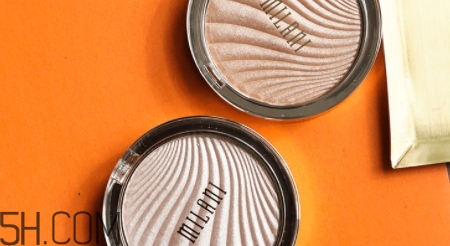 高光粉可以定妝嗎？和散粉并不相同