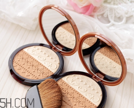 高光粉可以定妝嗎？和散粉并不相同