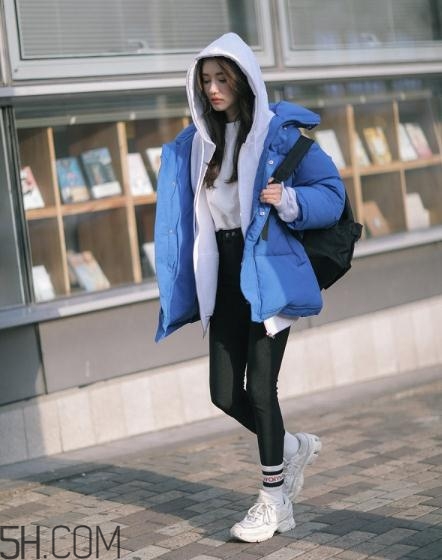 藍色面包服怎么搭配？塑造冬日運動活力