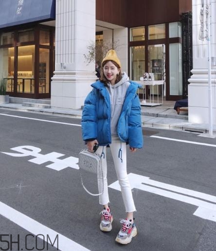 藍色面包服怎么搭配？塑造冬日運動活力