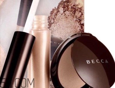 高光筆和高光粉哪個好 質(zhì)地不同的兩種產(chǎn)品 高光筆和高光粉哪個好 質(zhì)地不同的兩種產(chǎn)品