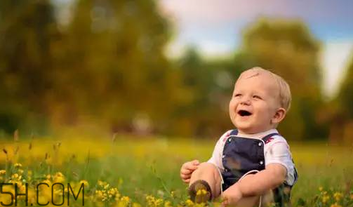 為什么老外愛收養(yǎng)中國的小孩？中國棄嬰多