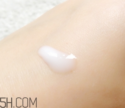 自然堂凝時(shí)鮮顏系列多少錢？來(lái)看看這個(gè)系列的產(chǎn)品