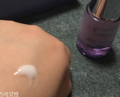 自然堂凝時(shí)鮮顏系列適合什么膚質(zhì)？