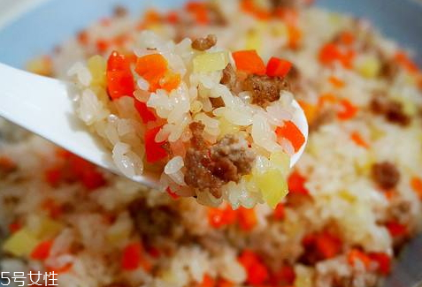 糯米飯蒸多久才能熟 三十分鐘左右即可 糯米飯蒸多久才能熟 三十分鐘左右即可