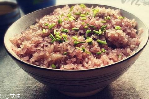 糯米飯蒸多久才能熟 三十分鐘左右即可 糯米飯蒸多久才能熟 三十分鐘左右即可