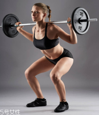 深蹲有哪些好處？女性可以練出翹臀