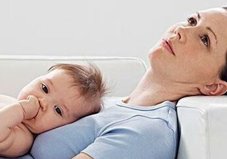 為什么容易患上產(chǎn)后抑郁？通常因?yàn)榧胰瞬恢С?><p><strong>為什么容易患上產(chǎn)后抑郁？通常因?yàn)榧胰瞬恢С?/strong></p></a></li> 	     </ul>
		</div>
	   <div   id=