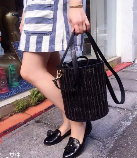 meli melo是什么牌子？千元包包背出大牌范兒