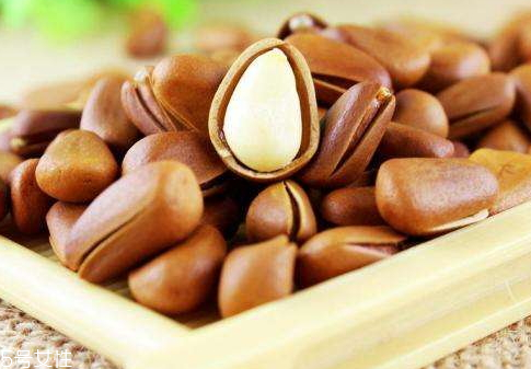 松子發(fā)霉了還能吃嗎 發(fā)霉的松子千萬別吃 松子發(fā)霉了還能吃嗎 發(fā)霉的松子千萬別吃