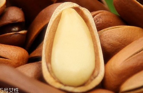 松子發(fā)霉了還能吃嗎 發(fā)霉的松子千萬別吃 松子發(fā)霉了還能吃嗎 發(fā)霉的松子千萬別吃