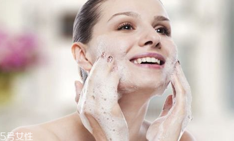 冬季怎么洗臉？洗臉?biāo)澜遣蝗蒎e(cuò)過(guò)