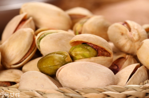 鹽焗開心果跟原味區(qū)別 原味開心果更健康 鹽焗開心果跟原味區(qū)別 原味開心果更健康