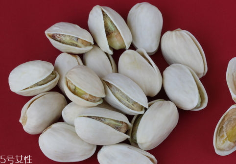 開心果為什么要漂白 漂白的開心果甚吃 開心果為什么要漂白 漂白的開心果甚吃