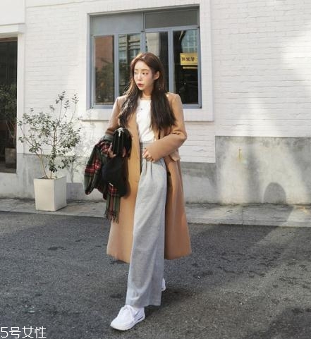 卡其色大衣配什么褲子？這樣穿秒變氣質(zhì)女神