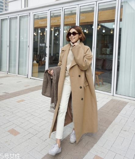 卡其色大衣配什么褲子？這樣穿秒變氣質(zhì)女神