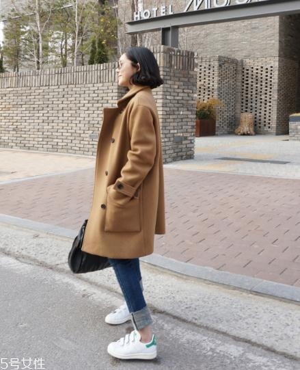 卡其色大衣配什么褲子？這樣穿秒變氣質(zhì)女神