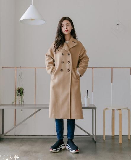 卡其色大衣配什么鞋子？各種混搭才夠味