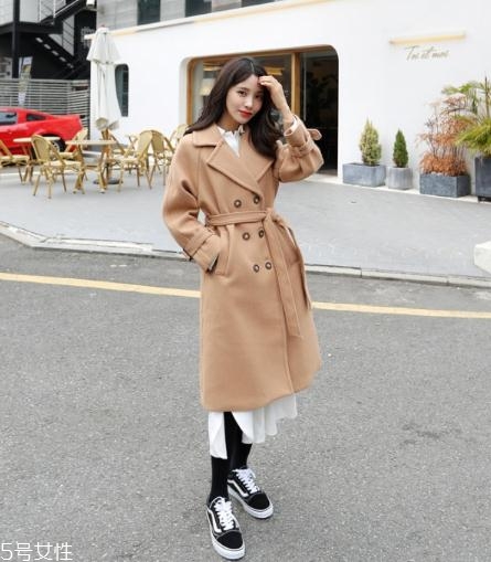 卡其色大衣配什么鞋子？各種混搭才夠味