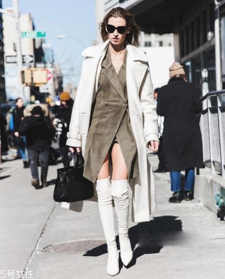 過(guò)膝長(zhǎng)靴怎么搭配好看？這樣穿時(shí)尚又保暖