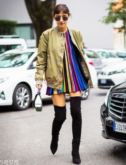 過(guò)膝長(zhǎng)靴怎么搭配好看？這樣穿時(shí)尚又保暖