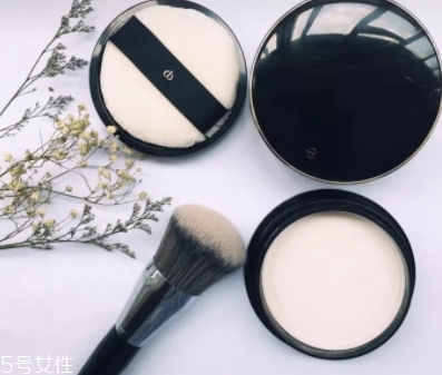 2018定妝粉哪個牌子好？10款網紅定妝粉讓妝效更持久