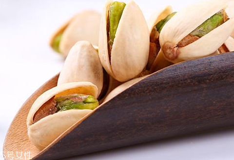 開心果變紫色還能吃嗎 紫色的才是正常的顏色 開心果變紫色還能吃嗎 紫色的才是正常的顏色