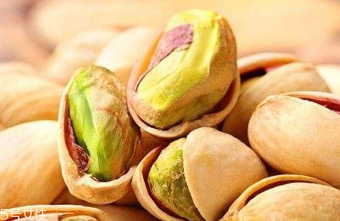 開心果變紫色還能吃嗎 紫色的才是正常的顏色 開心果變紫色還能吃嗎 紫色的才是正常的顏色