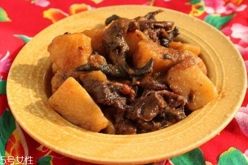 野生榛蘑怎么吃 燉肘子好吃又營(yíng)養(yǎng) 野生榛蘑怎么吃 燉肘子好吃又營(yíng)養(yǎng)